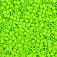 Abalorios Miyuki Delica's 11/0 Duracoat opaque dyed kiwi green DB-2121