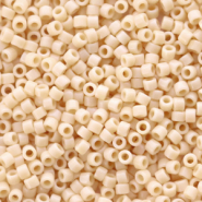 Abalorios Miyuki delica's 11/0 Opaque matte antique beige DB-353