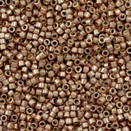 Abalorios Miyuki Delica's 11/0 Duracoat galvanized champagne DB-2504