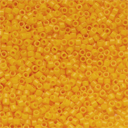 Abalorios Miyuki Delica's 11/0 Duracoat opaque dyed light squash yellow DB-2103
