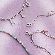 Set de inspiraciones Diseño de pulseras y collares con colgantes metálicos TQ de latón