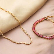 Set de inspiraciones Así puedes presentar las pulseras y los collares ya hechos