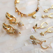 Set de inspiraciones Cómo diseñar bellas joyas con abalorios y colgantes metálicos TQ