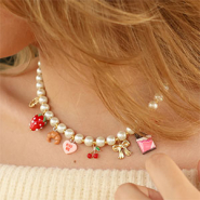 Set de inspiraciones Manos a la obra con colgantes de resina festivos