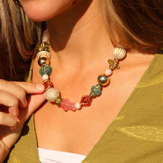 Nuevo Abalorios acrílicos con toques dorados