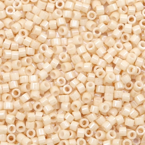 Abalorios Miyuki Delica's 11/0 Ceylon antique beige DB-204