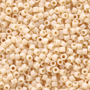 Abalorios Miyuki delica's 11/0 Opaque matte antique beige DB-353