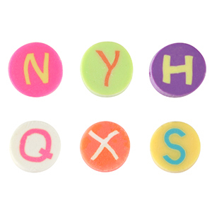 Abalorios de pol&iacute;meros letra Multicolor