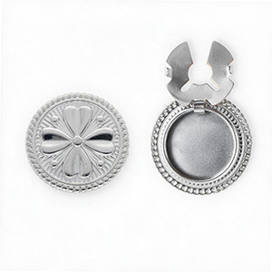 Cubrebotones Acero Inox redondos con tr&eacute;bol Plateado