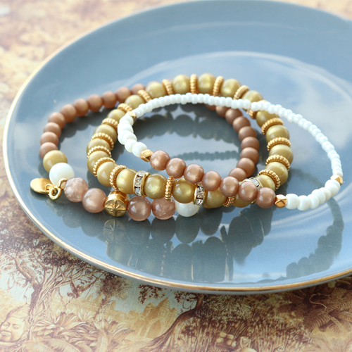 Preciosos pendientes y pulseras en colores c&aacute;lidos con abalorios Polaris Elements