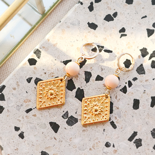 &iexcl;Manos a la obra! Dise&ntilde;a con los abalorios de cristal un rom&aacute;tico collar bohemio y pendientes a juego