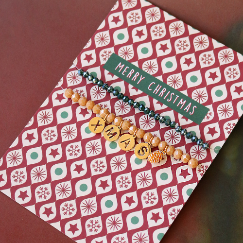 Tips para decorar tus pulseras faceteadas con colgantes met&aacute;licosDQ