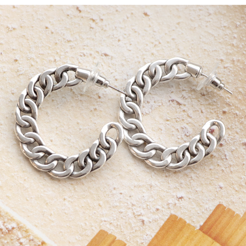 Lee aqu&iacute; c&oacute;mo combinar tus pendientes DQ maxi con colgantes