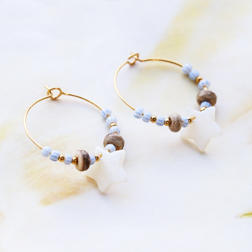 Crea un look veraniego de joyer&iacute;a con los nuevos colgantes de concha