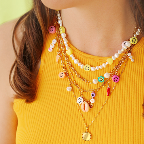 Dise&ntilde;a coloridos y atractivos accesorios con los abalorio pol&iacute;mero