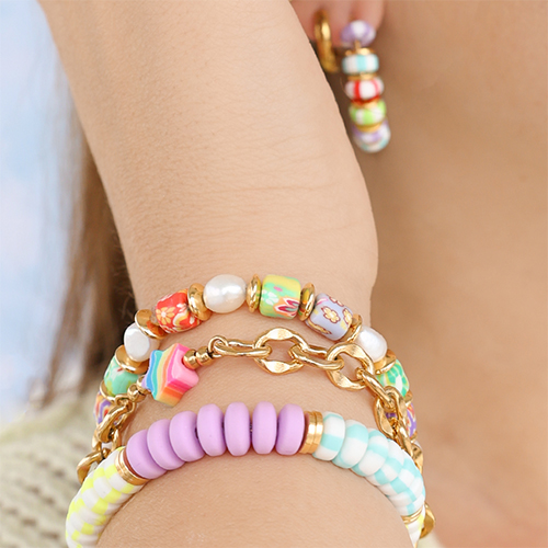 Ponte creativa con los abalorios de pol&iacute;mero con flores  