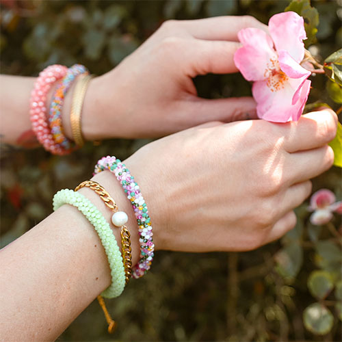 As&iacute; incorporas fornituras de pendiente faceteados y pulseras facetadas a tu colecci&oacute;n  