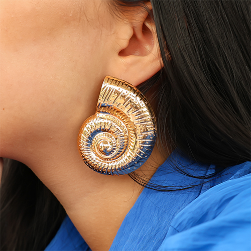 Combina los pendientes de moda con tarjetas de joyer&iacute;a &uacute;nicas