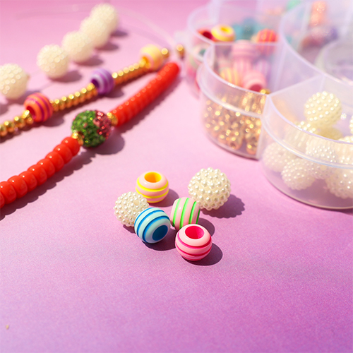 Inspiraci&oacute;n para pulseras alegres con abalorios acr&iacute;licos