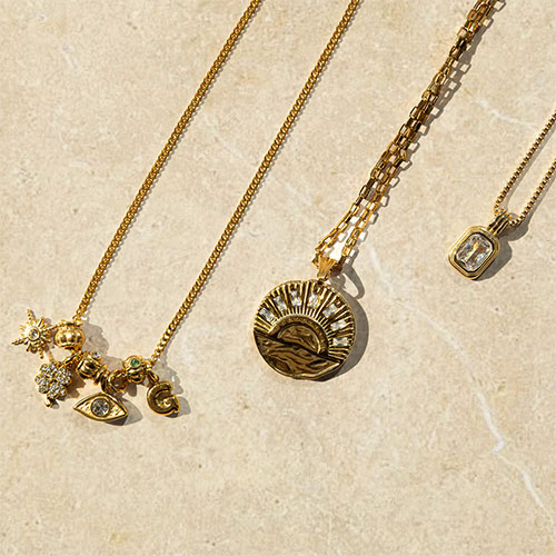 Joyas minimalistas con colgantes de acero inox y strass 