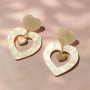Trucos para crear pendientes llamativos con las flores y corazones Plexx  