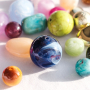 Crea joyas con abalorios acr&iacute;licos 