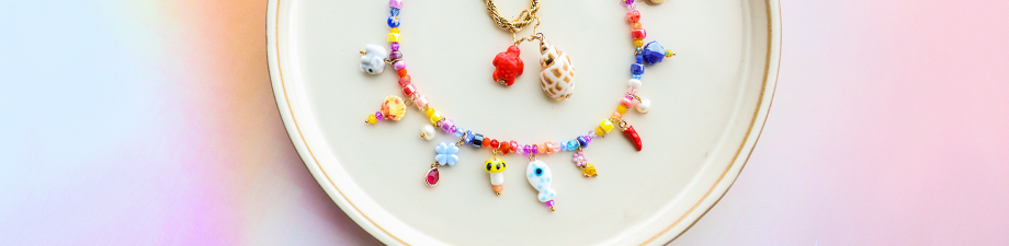 Descubre nuestros abalorios de cer&aacute;mica de colores 