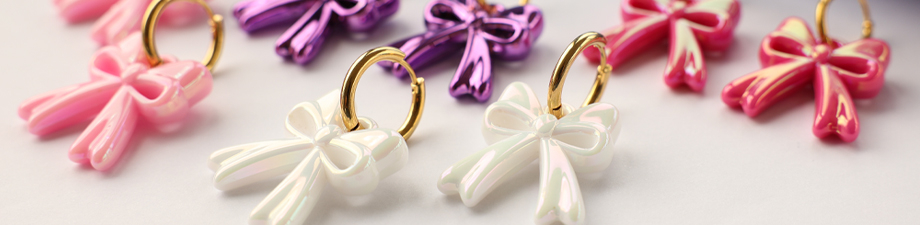 Nuevos colgantes lazo y pendientes coraz&oacute;n en acr&iacute;lico