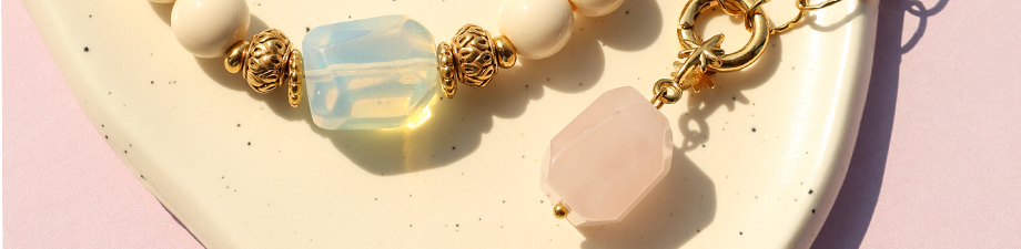 Colección de abalorios y colgantes de piedra natural Colección de abalorios y colgantes de piedra natural