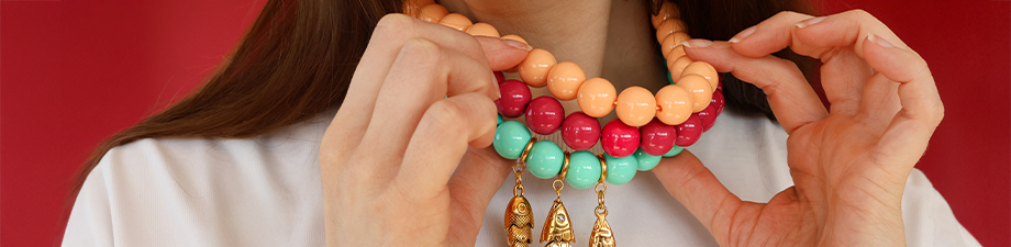 Nuevos collares BY31&reg; de abalorios acr&iacute;licos redondos 