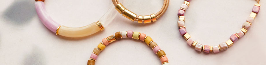 Abalorios met&aacute;licos DQ dorados